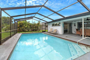 Palm Tree Oasis-3 Bedroom with Private Pool, Dog Friendly